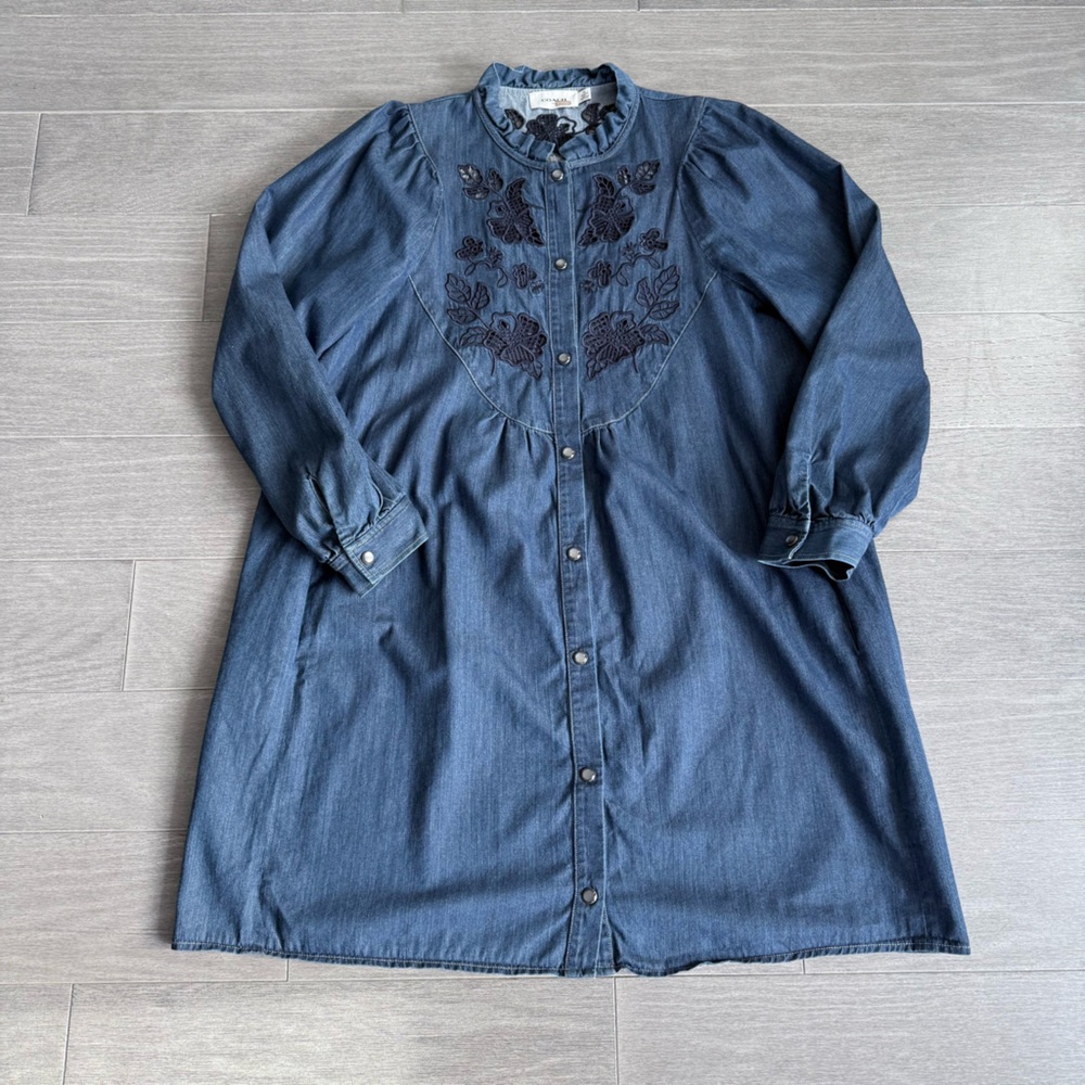 Coach Embroidered Denim Dress Blue Size 12 Made In Italy Snap Button Closure - Picture 14 of 16